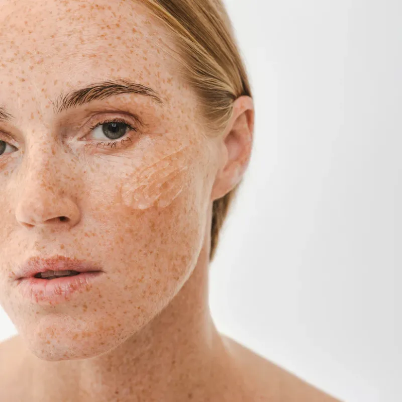 INTENSIVELY MOISTURIZING FACE AND NECK SERUM INTENSIVELY MOISTURIZING FACE AND NECK SERUM